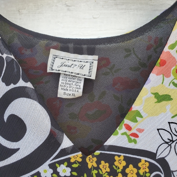 Floral Patterned Top - Picture 5 of 5